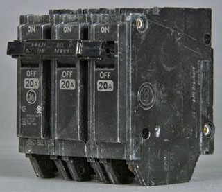 3 Pole Standard Trip Plug-In Circuit Breakers